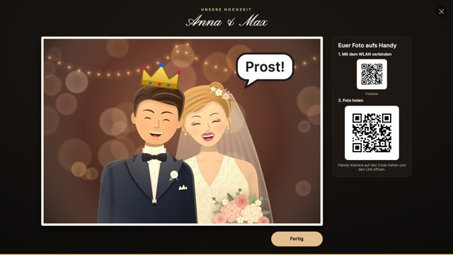 Ergebnisseite: oben Anna & Max, das fertige Foto des Brautpaars mit Krone und Sprechblase „Prost!“ als Abzug, daneben zwei QR-Codes: mit dem WLAN der Fotobox verbinden und das Foto aufs Handy holen